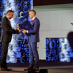 Sprintronics research has brought Tomáš Jungwirth Česká hlava award