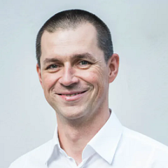 Dr. Lukáš Palatinus has been awarded the Gjønnes Medal